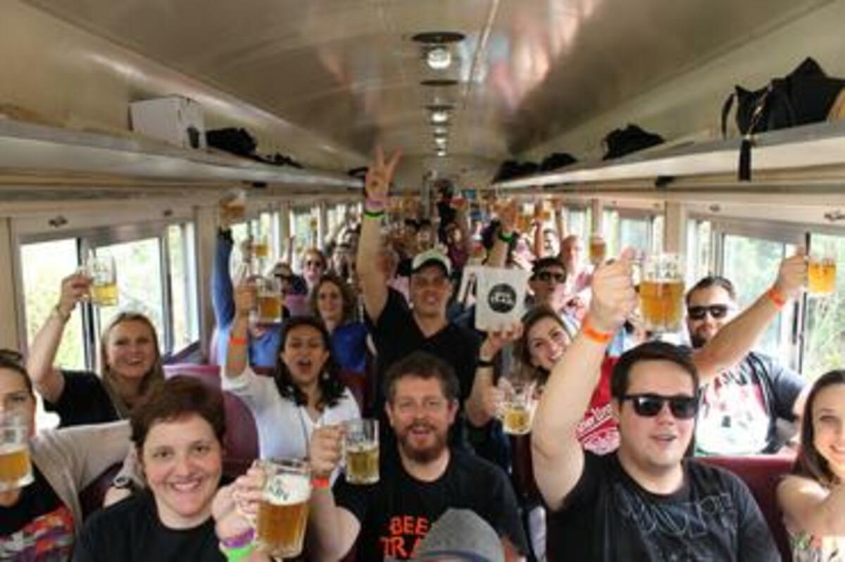 Site oferece experiência de viagem a bordo de trem cervejeiro