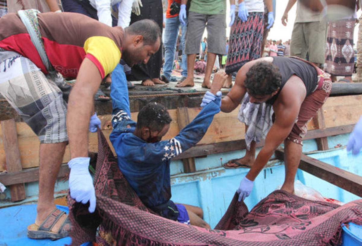 Helicóptero dispara contra navio de refugiados no Iêmen