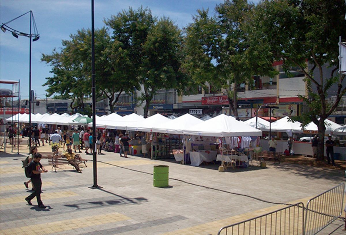 Feira de Economia Solidária agita mercado