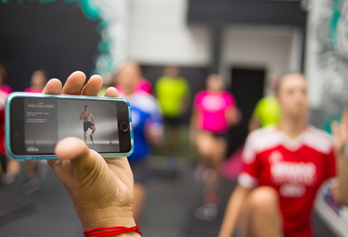 Celular é inseparável até na busca por boa forma