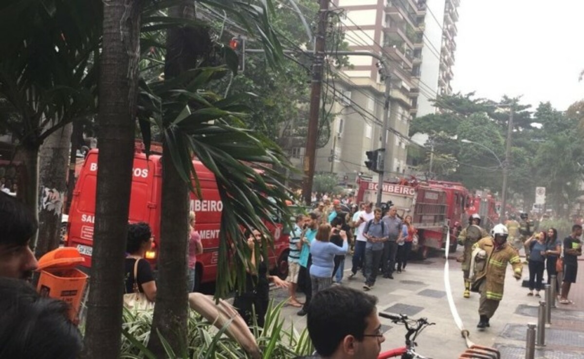 Incêndio atinge o Teatro Clara Nunes, no Rio de Janeiro