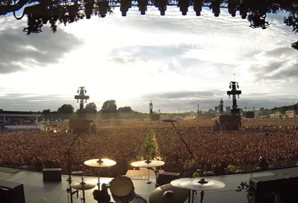 65 mil vozes impressionam ao cantar “Bohemian Rhapsody” em festival