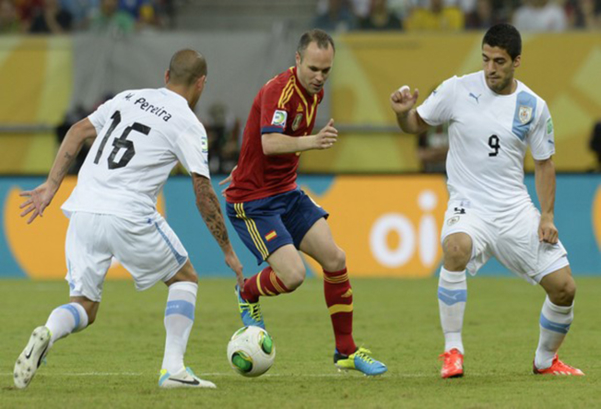 Site vaza uniformes da Espanha e Uruguai mais a bola da Copa do Mundo de 2018