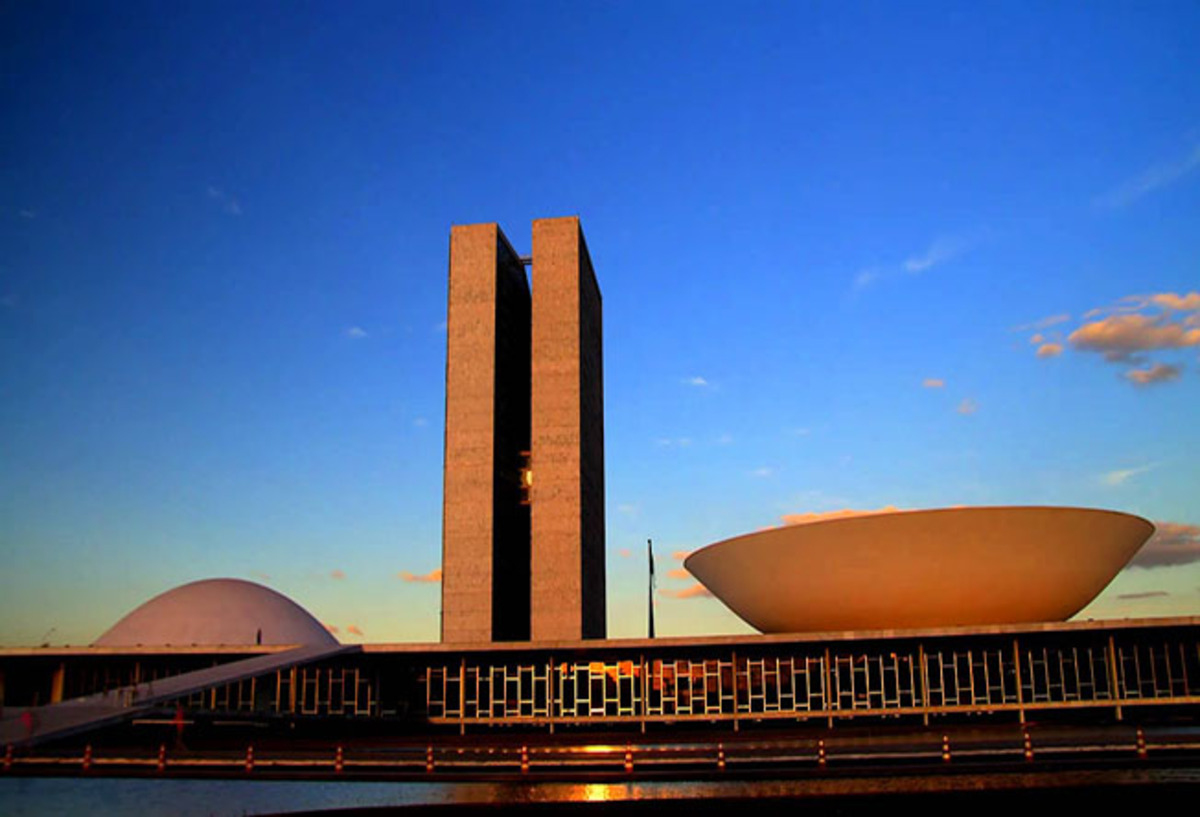 Planalto tenta pacificar rebelião do Centrão