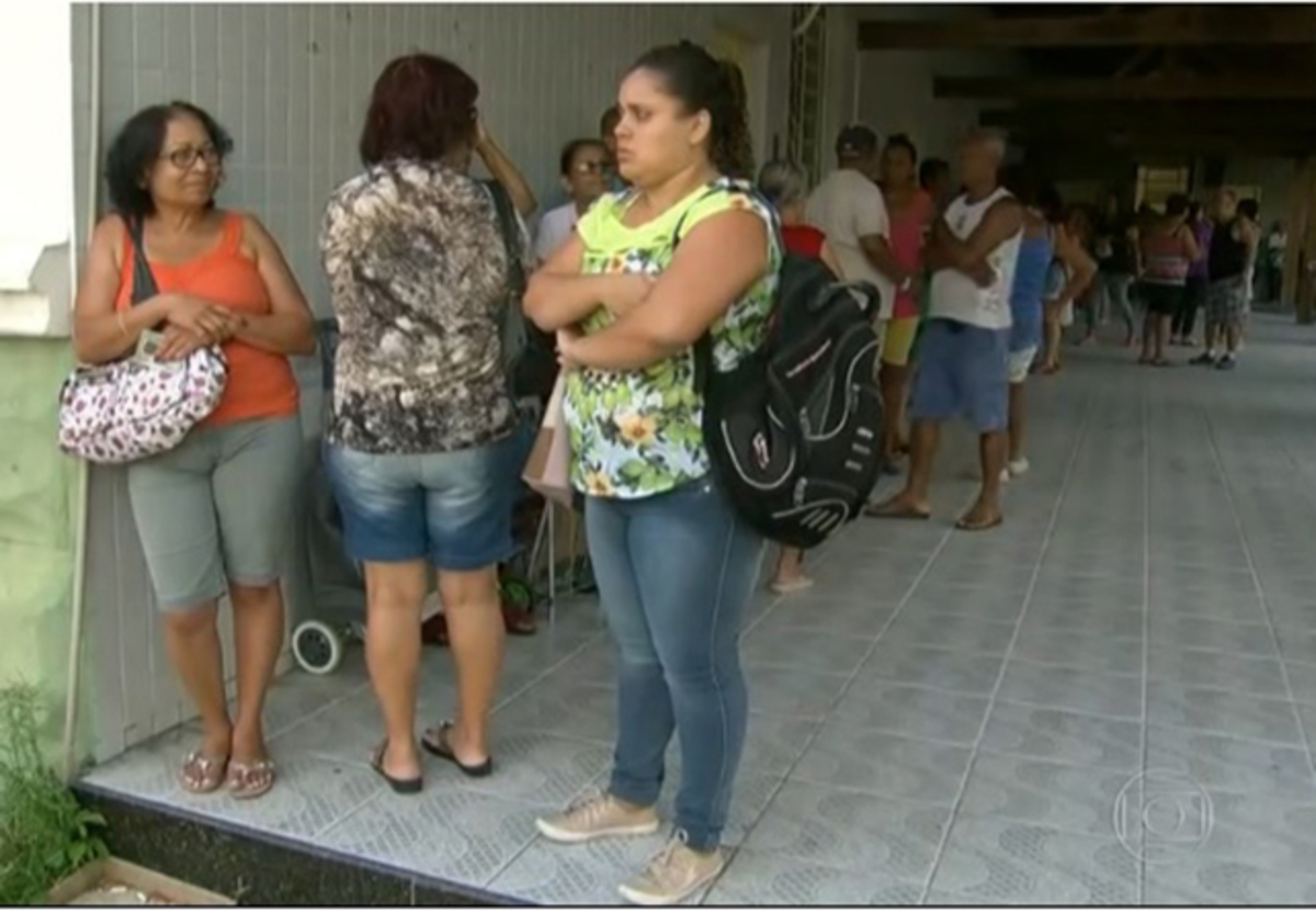 Servidores são assaltados na fila para receber cesta básica no Rio de Janeiro