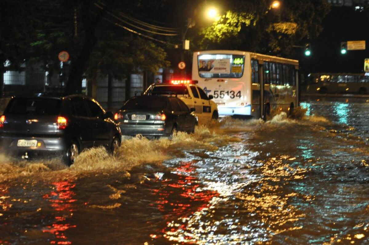 Temporal deixa o Rio de Janeiro em estado de calamidade