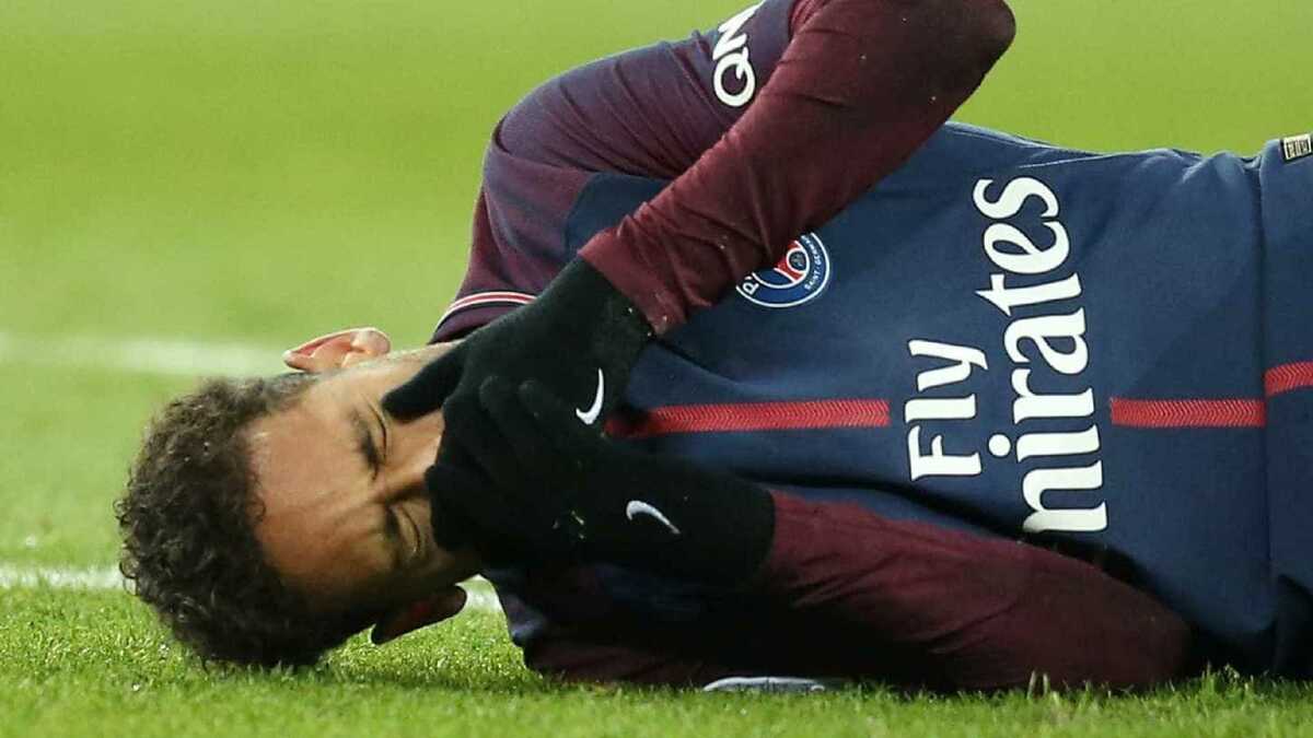 Lesão no tornozelo de Neymar não aponta fratura