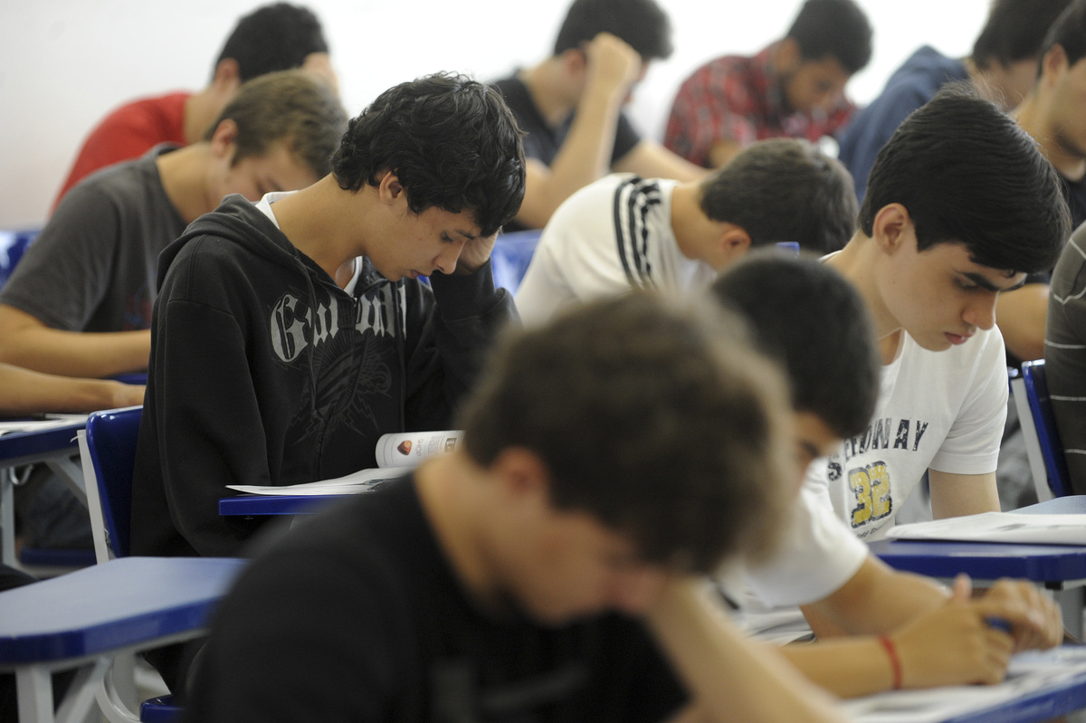 2.1% dos estudantes com baixa renda do País tem bom desempenho escolar