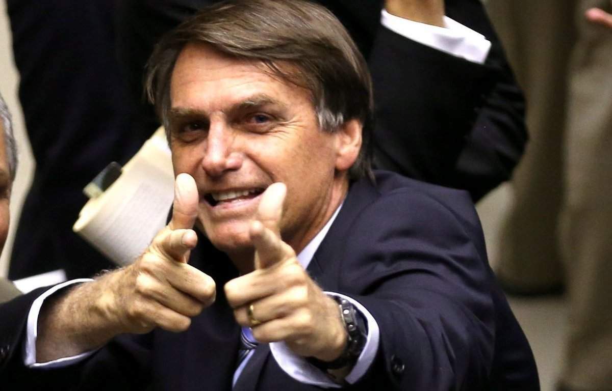 Bolsonaro pretende implantar “bancada da metralhadora” para garantir maioria no Legislativo