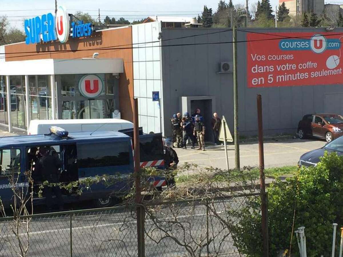 Homem faz reféns em supermercado na França