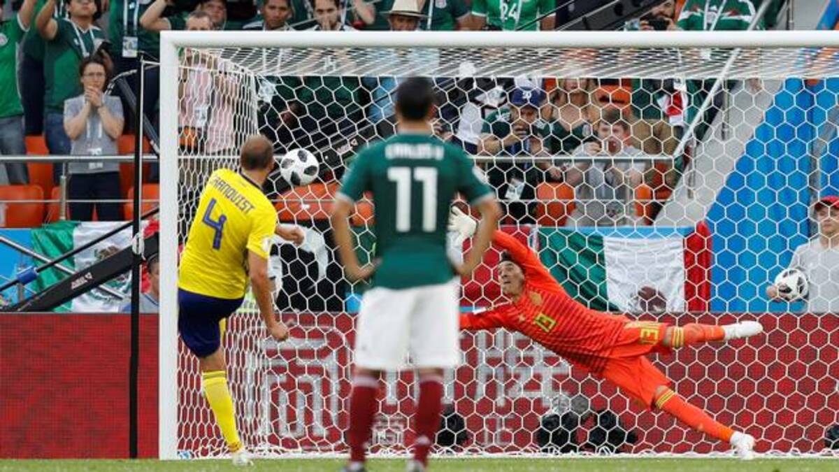 México é goleado pela Suécia, mas ambos se classificam para as oitavas