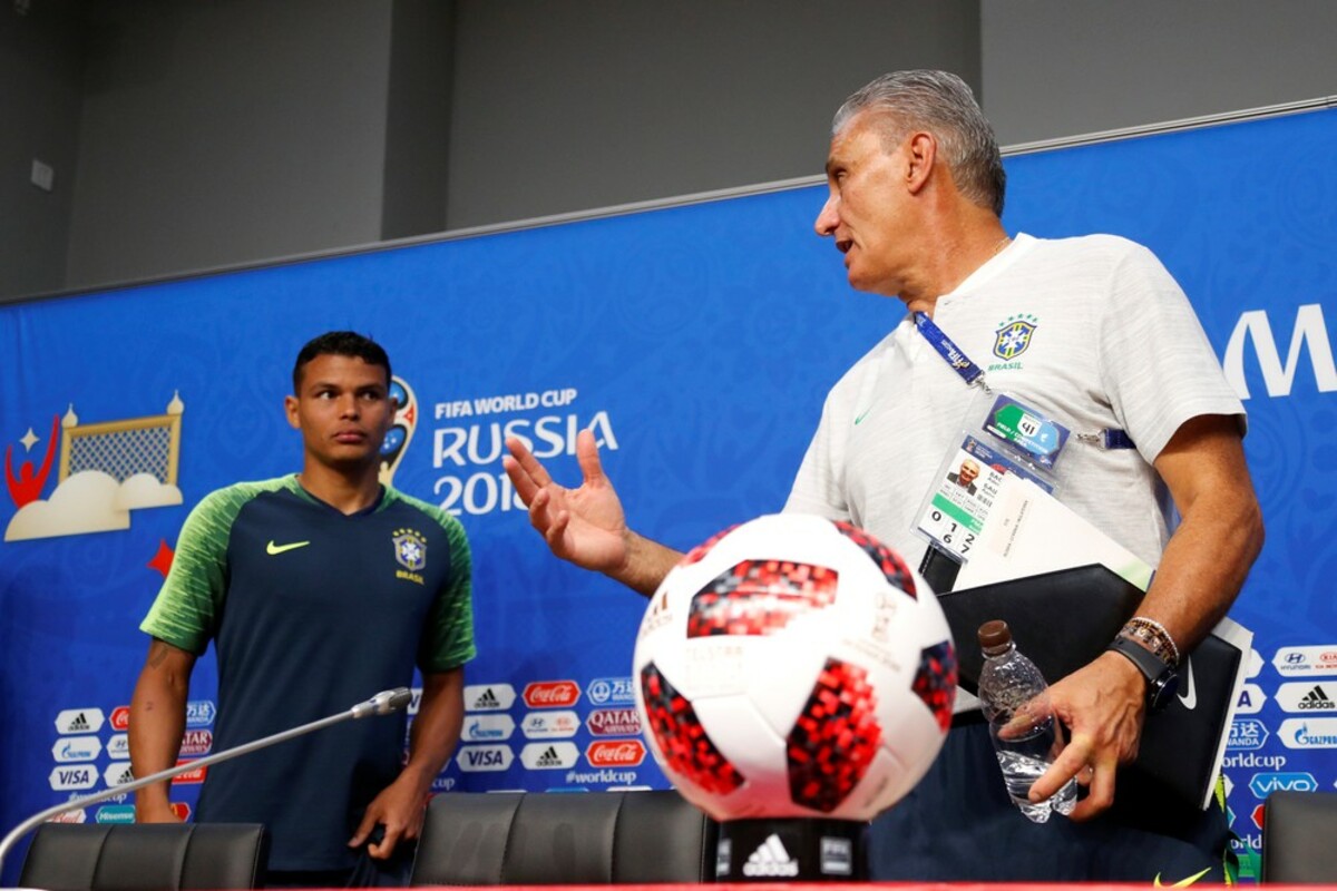 De olho nas quartas, Brasil e México se enfrentam