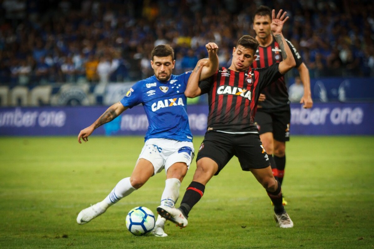 Cruzeiro empata com o Atlético-PR e se classifica