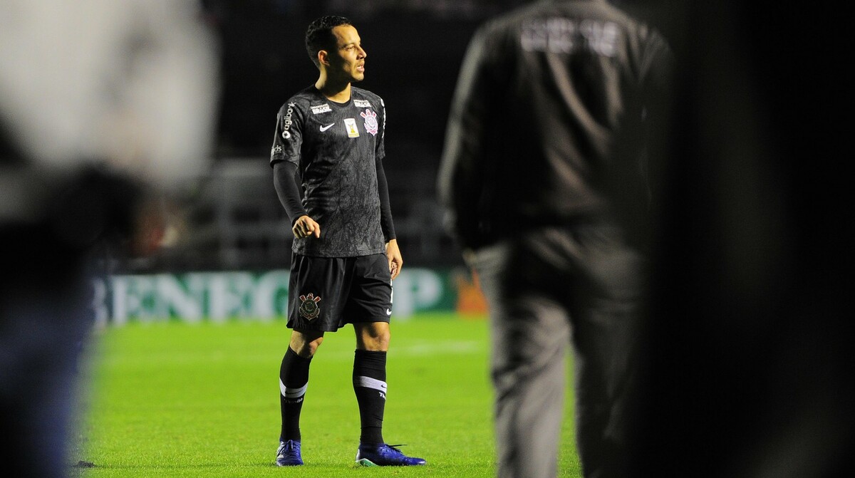 Corinthians anuncia venda de Rodriguinho para time do Egito