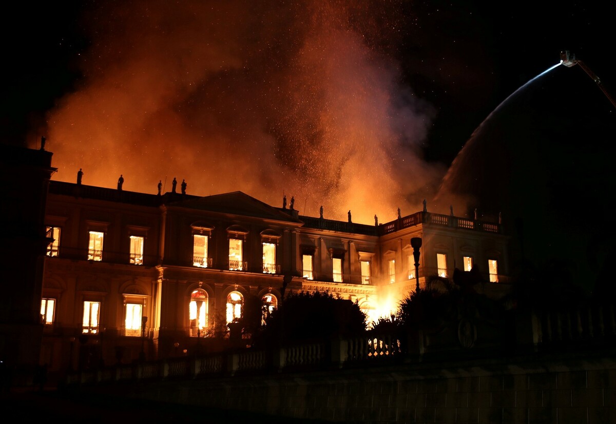 Incêndio destrói Museu Nacional e a maior parte de seu acervo